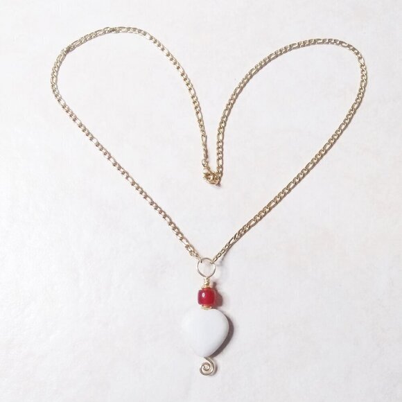 A Heart of Stone! White, Red & Gold Edition - 20" Necklace! Boho Casual & Sweet - Picture 1 of 8